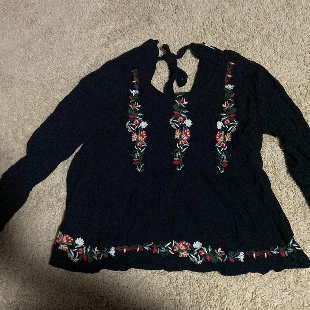 American Eagle black long sleeve L blouse with embroidered detail